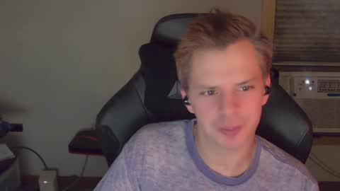 Snapshot of forever_broken chatting on November 2, 2025, 5:43 am forever_broken online show from November 2, 2025, 5:43 am