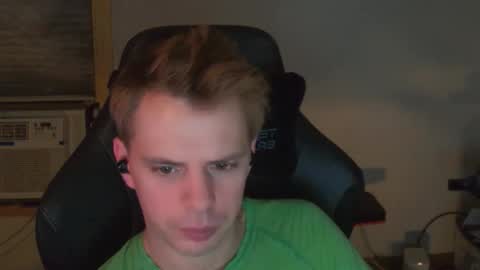 Snapshot of forever_broken chatting on December 2, 2025, 6:30 am forever_broken online show from December 2, 2025, 6:30 am