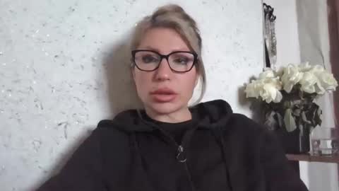 Snapshot of fox_red_lady7 chatting on February 2, 2026, 10:03 am fox_red_lady7 online show from February 2, 2026, 10:03 am