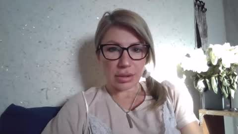 Snapshot of fox_red_lady7 chatting on February 3, 2026, 6:51 am fox_red_lady7 online show from February 3, 2026, 6:51 am