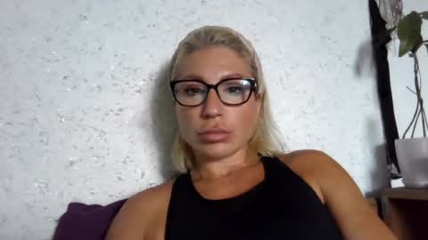 fox_red_lady7 online show from July 8, 2026, 9:03 am