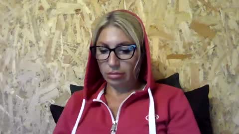 fox_red_lady7 online show from July 10, 2026, 4:42 pm