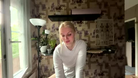 i am your baby Alien  online show from July 21, 2026, 1:57 pm