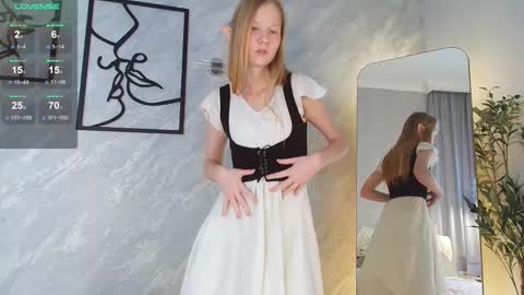 foxialee online show from November 26, 2025, 7:20 am