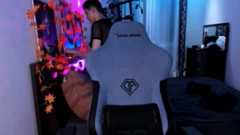 Foxicfu online show from October 6, 2025, 6:27 pm