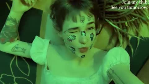 Snapshot of foxrinehelen chatting on December 27, 2024, 4:04 am Helen - My streams are Monday - Friday at 8 AM NY time online show from December 27, 2024, 4:04 am