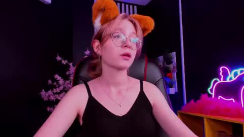 Snapshot of foxxxypolly chatting on July 13, 2026, 5:32 am Polly online show from July 13, 2026, 5:32 am