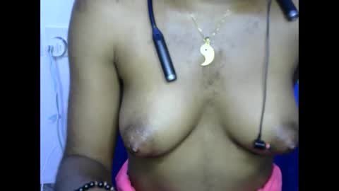 foxy_candy01 online show from April 12, 2026, 11:54 pm