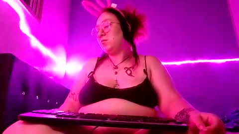 Snapshot of foxy_gloom chatting on February 19, 2025, 9:14 pm Foxy online show from February 19, 2025, 9:14 pm