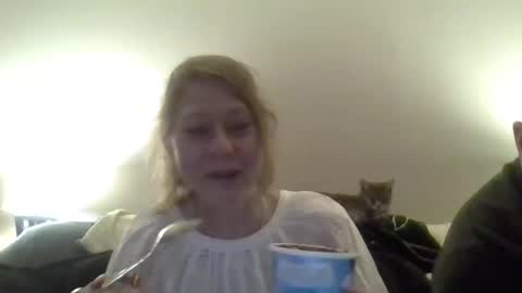 foxyfang online show from March 11, 2025, 2:21 am