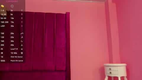 foxyhillx online show from December 18, 2025, 8:04 pm