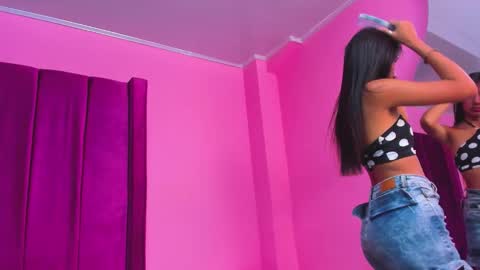 foxyhillx online show from January 7, 2026, 8:33 pm