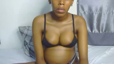 foxypennyy online show from November 16, 2025, 8:42 am