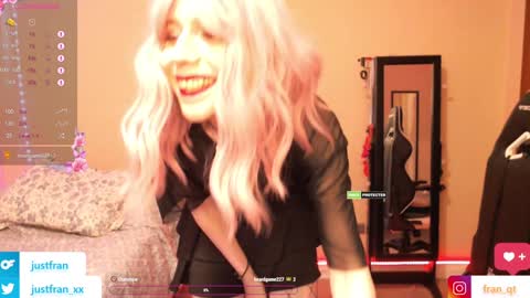 Snapshot of fran_qt chatting on January 17, 2025, 6:02 pm Fran online show from January 17, 2025, 6:02 pm