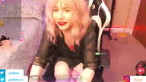 Snapshot of fran_qt chatting on February 28, 2025, 4:53 pm Fran online show from February 28, 2025, 4:53 pm