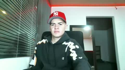 Snapshot of franccesco_699 chatting on January 19, 2025, 12:28 am franccesco_699 online show from January 19, 2025, 12:28 am