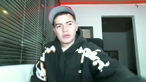 Snapshot of franccesco_699 chatting on January 20, 2025, 12:04 am franccesco_699 online show from January 20, 2025, 12:04 am