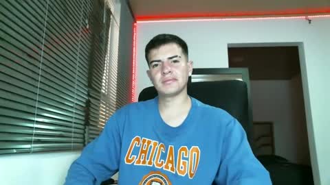 Snapshot of franccesco_699 chatting on February 6, 2025, 10:43 pm franccesco_699 online show from February 6, 2025, 10:43 pm