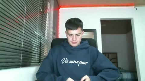 Snapshot of franccesco_699 chatting on February 16, 2025, 10:54 pm franccesco_699 online show from February 16, 2025, 10:54 pm