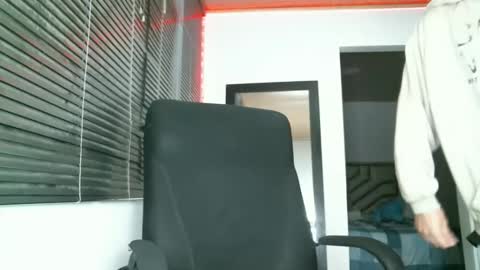 Snapshot of franccesco_699 chatting on March 10, 2025, 12:18 am franccesco_699 online show from March 10, 2025, 12:18 am