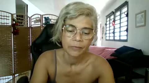 Snapshot of francelune chatting on December 2, 2024, 7:36 am francelune online show from December 2, 2024, 7:36 am