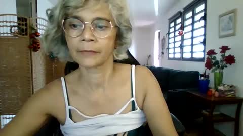 Snapshot of francelune chatting on December 8, 2024, 11:46 am francelune online show from December 8, 2024, 11:46 am