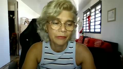 Snapshot of francelune chatting on December 23, 2024, 11:04 am francelune online show from December 23, 2024, 11:04 am