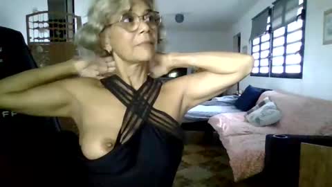 Snapshot of francelune chatting on January 14, 2025, 2:00 pm francelune online show from January 14, 2025, 2:00 pm