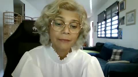 Snapshot of francelune chatting on January 22, 2025, 7:57 am francelune online show from January 22, 2025, 7:57 am