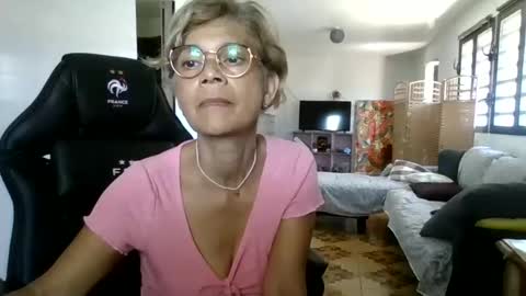 Snapshot of francelune chatting on March 11, 2025, 7:15 am francelune online show from March 11, 2025, 7:15 am