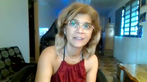 Snapshot of francelune chatting on November 6, 2025, 11:22 am francelune online show from November 6, 2025, 11:22 am