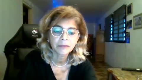 Snapshot of francelune chatting on November 9, 2025, 1:53 pm francelune online show from November 9, 2025, 1:53 pm