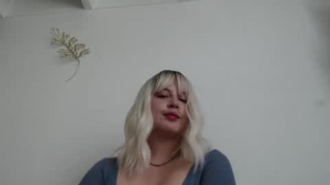 Snapshot of francescaasmith chatting on February 18, 2025, 9:31 pm Francesca online show from February 18, 2025, 9:31 pm