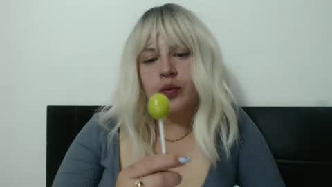 Snapshot of francescaasmith chatting on February 19, 2025, 12:35 am Francesca online show from February 19, 2025, 12:35 am