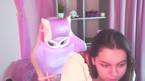 Francesca online show from December 17, 2025, 7:58 am