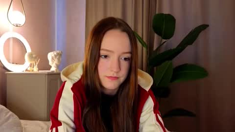 Snapshot of francessmason chatting on March 1, 2026, 8:38 am Marybrown eye Katy gray eye online show from March 1, 2026, 8:38 am