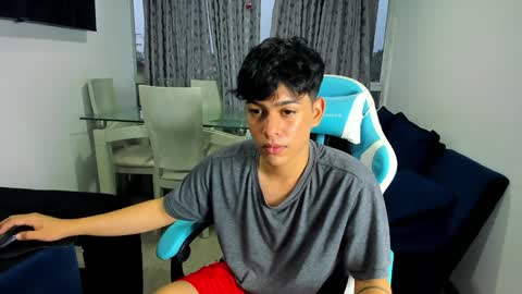 Snapshot of franco_rizzo01 chatting on February 8, 2025, 11:02 pm frank online show from February 8, 2025, 11:02 pm