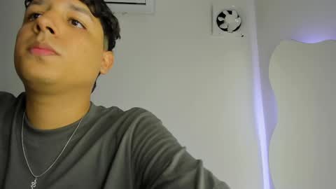 Snapshot of frank_castiglioni chatting on March 8, 2025, 4:01 am Castiglioni online show from March 8, 2025, 4:01 am