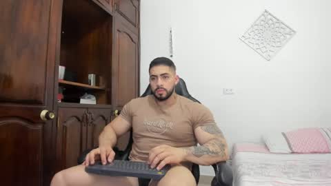 frank_foxx1 online show from June 20, 2026, 4:04 am