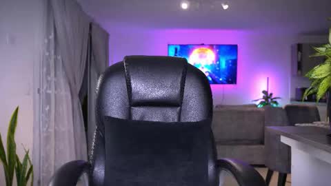 Snapshot of frankfarrellx chatting on February 18, 2026, 1:12 am Frank Farrell. Hey remember to give me a thumbs up Ty online show from February 18, 2026, 1:12 am