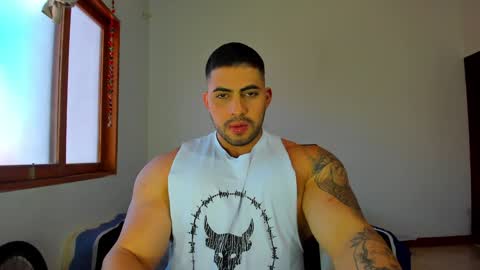 Snapshot of frankfoxx chatting on December 9, 2024, 9:05 pm Frank Fox online show from December 9, 2024, 9:05 pm