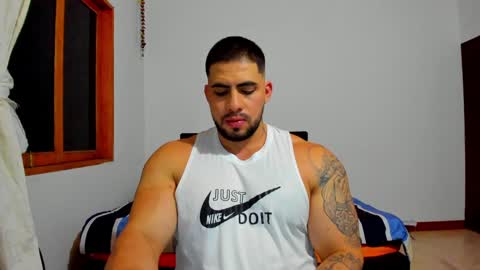 Snapshot of frankfoxx chatting on January 8, 2025, 1:53 am Frank Fox online show from January 8, 2025, 1:53 am