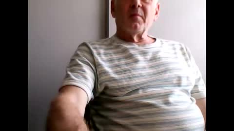 Snapshot of frannkboy61 chatting on May 4, 2026, 2:02 pm frannkboy61 online show from May 4, 2026, 2:02 pm
