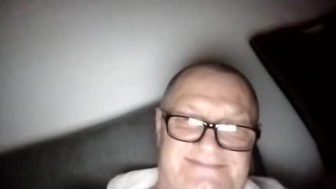 Snapshot of frauenfeind1 chatting on February 19, 2025, 6:21 pm Wolfi online show from February 19, 2025, 6:21 pm