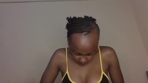 Snapshot of freaky_beauty chatting on May 29, 2026, 12:58 pm freaky_beauty online show from May 29, 2026, 12:58 pm