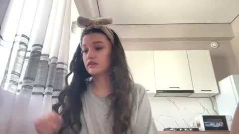 Mia online show from June 24, 2026, 5:06 am