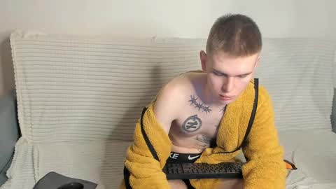 fredd_xanderrs online show from January 16, 2025, 10:12 pm