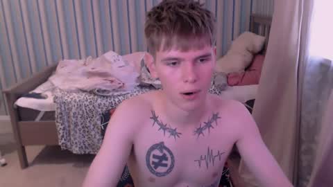 fredd_xanderrs online show from October 13, 2025, 2:28 pm