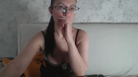 frederica_ online show from October 4, 2025, 9:29 am