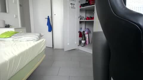 Walter Fischer online show from November 2, 2025, 10:06 am